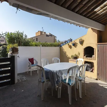 In Agde, Close To Sea Apartment *